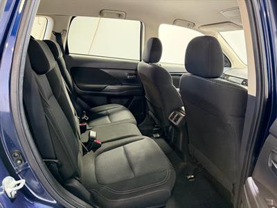 2022 Mitsubishi Outlander - Thumbnail