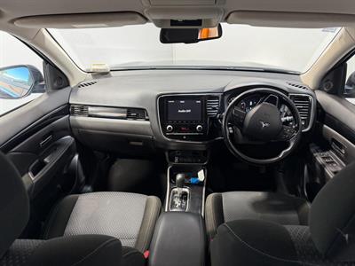 2022 Mitsubishi Outlander - Thumbnail