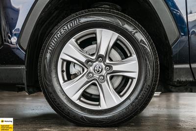 2022 Toyota RAV4 - Thumbnail