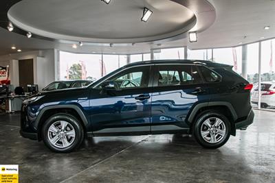 2022 Toyota RAV4 - Thumbnail