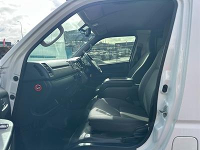2016 Toyota Hiace - Thumbnail