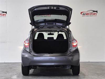 2014 Toyota Aqua - Thumbnail