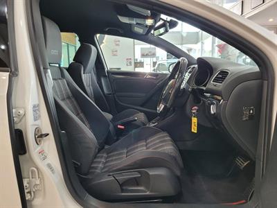 2010 Volkswagen Golf - Thumbnail