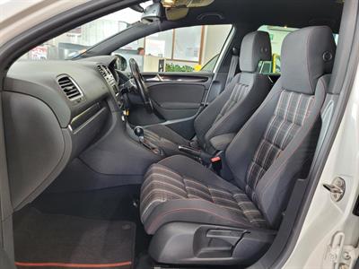 2010 Volkswagen Golf - Thumbnail