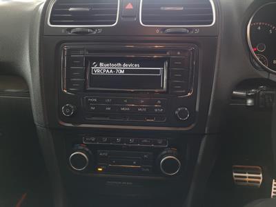 2010 Volkswagen Golf - Thumbnail