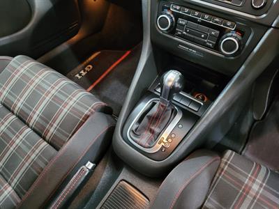 2010 Volkswagen Golf - Thumbnail