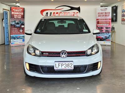 2010 Volkswagen Golf - Thumbnail