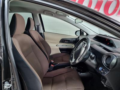 2013 Toyota Aqua - Thumbnail