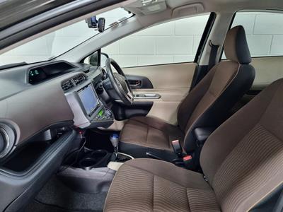 2013 Toyota Aqua - Thumbnail