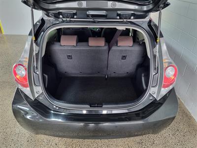 2013 Toyota Aqua - Thumbnail