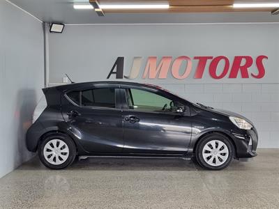 2013 Toyota Aqua - Thumbnail