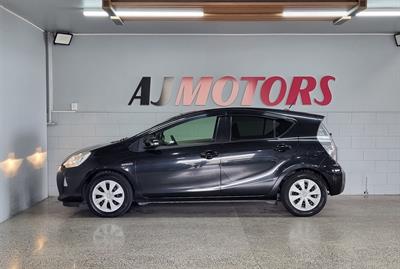 2013 Toyota Aqua - Thumbnail