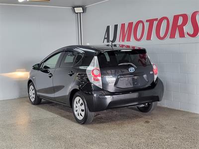 2013 Toyota Aqua - Thumbnail