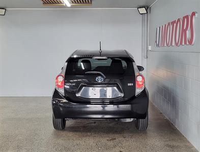 2013 Toyota Aqua - Thumbnail