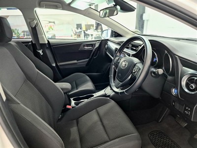 2014 Toyota Prius - Thumbnail