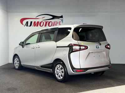 2015 Toyota Sienta - Thumbnail