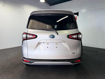 2015 Toyota Sienta - Thumbnail
