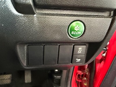 2014 Honda Fit Hybrid - Thumbnail