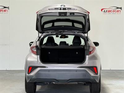2019 Toyota C-HR - Thumbnail