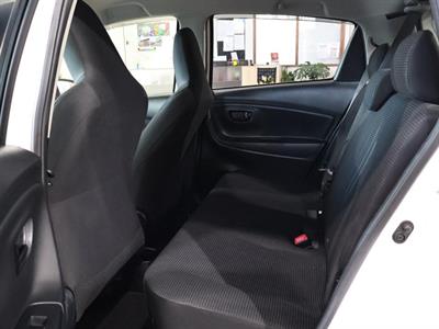 2017 Toyota Vitz - Thumbnail