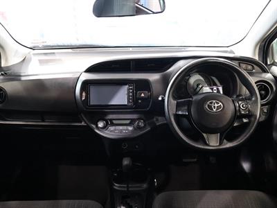 2017 Toyota Vitz - Thumbnail