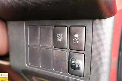 2013 Toyota Porte - Thumbnail