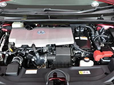 2016 Toyota Prius - Thumbnail