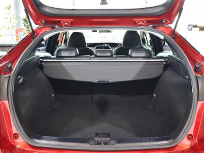2016 Toyota Prius - Thumbnail