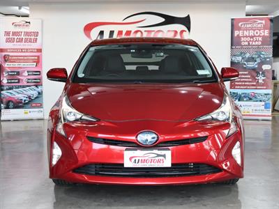 2016 Toyota Prius - Thumbnail