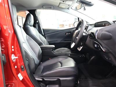 2016 Toyota Prius - Thumbnail