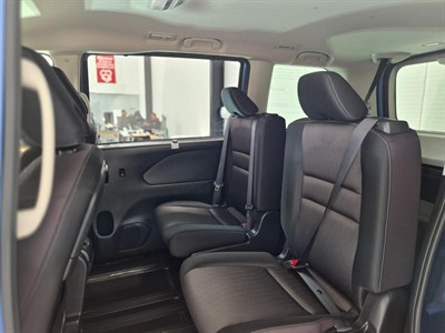 2016 Nissan Serena - Thumbnail