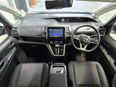 2016 Nissan Serena - Thumbnail