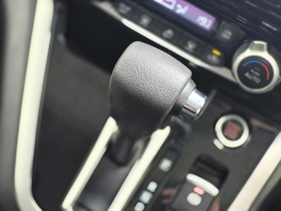 2016 Nissan Serena - Thumbnail