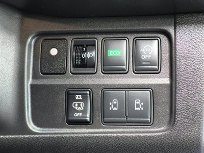 2016 Nissan Serena - Thumbnail