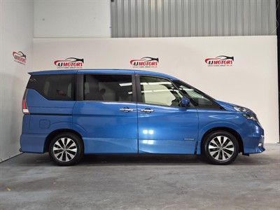 2016 Nissan Serena - Thumbnail