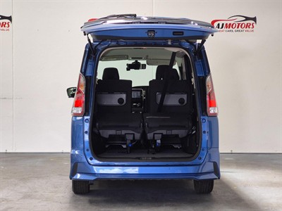 2016 Nissan Serena - Thumbnail