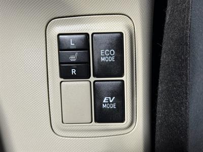 2013 Toyota Aqua - Thumbnail