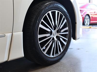 2018 Nissan Elgrand - Thumbnail