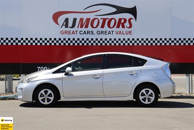2013 Toyota Prius - Thumbnail