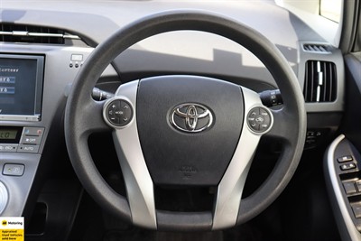 2013 Toyota Prius - Thumbnail