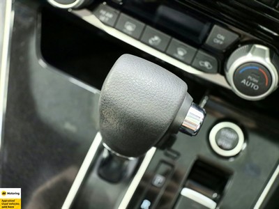 2019 Nissan Serena - Thumbnail