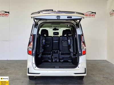 2019 Nissan Serena - Thumbnail