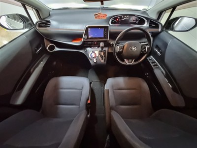 2015 Toyota Sienta - Thumbnail