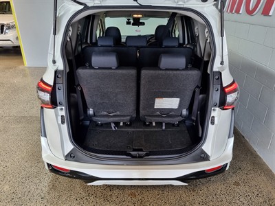 2015 Toyota Sienta - Thumbnail