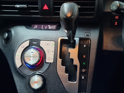 2015 Toyota Sienta - Thumbnail