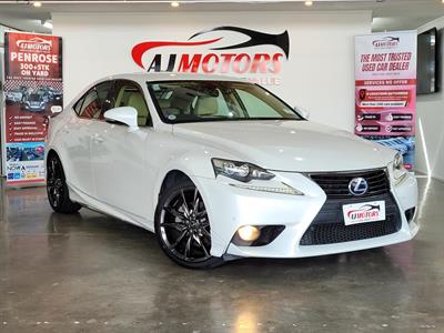 2013 Lexus IS 300h - Thumbnail