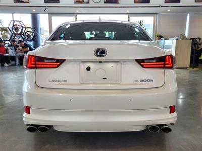 2013 Lexus IS 300h - Thumbnail