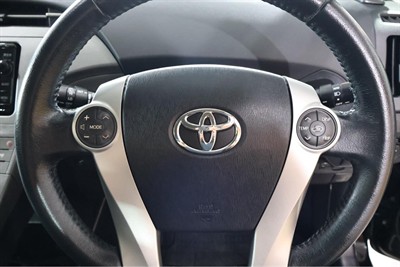 2014 Toyota Prius - Thumbnail