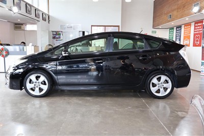 2014 Toyota Prius - Thumbnail