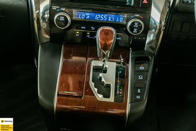 2018 Toyota Alphard - Thumbnail
